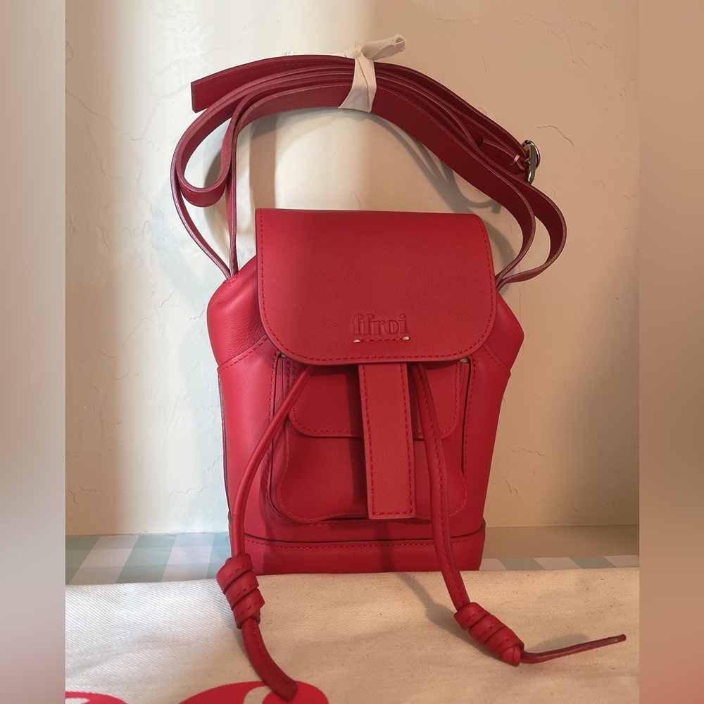 Perfect lightweight summer bag or pop of color for your outfits !! 🌹